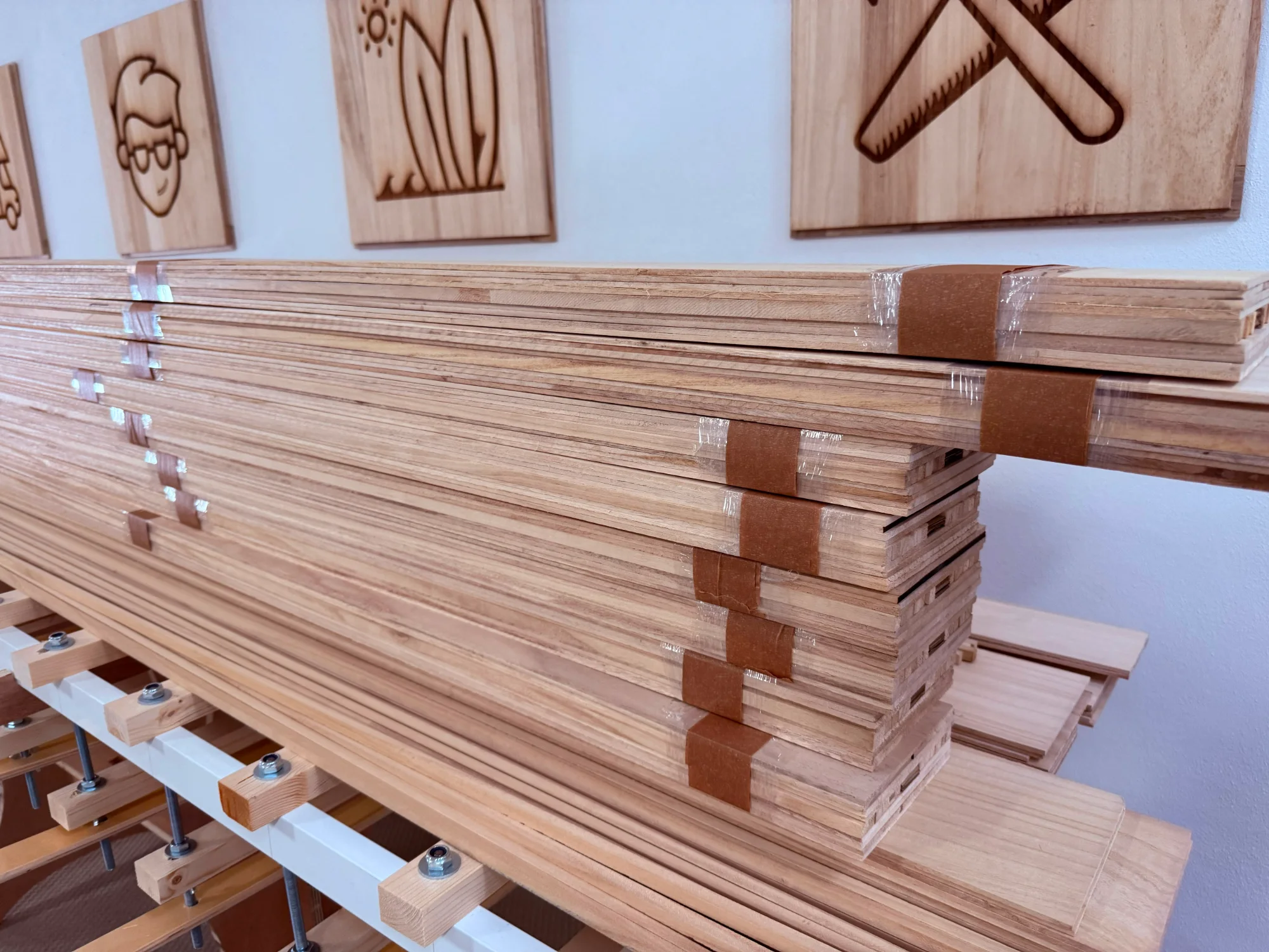 WOODKIT.PRO | WOODKIT.PRO • Todo para construir tus propias tablas de surf. |5 Listones de Paulownia en el taller WOODKIT