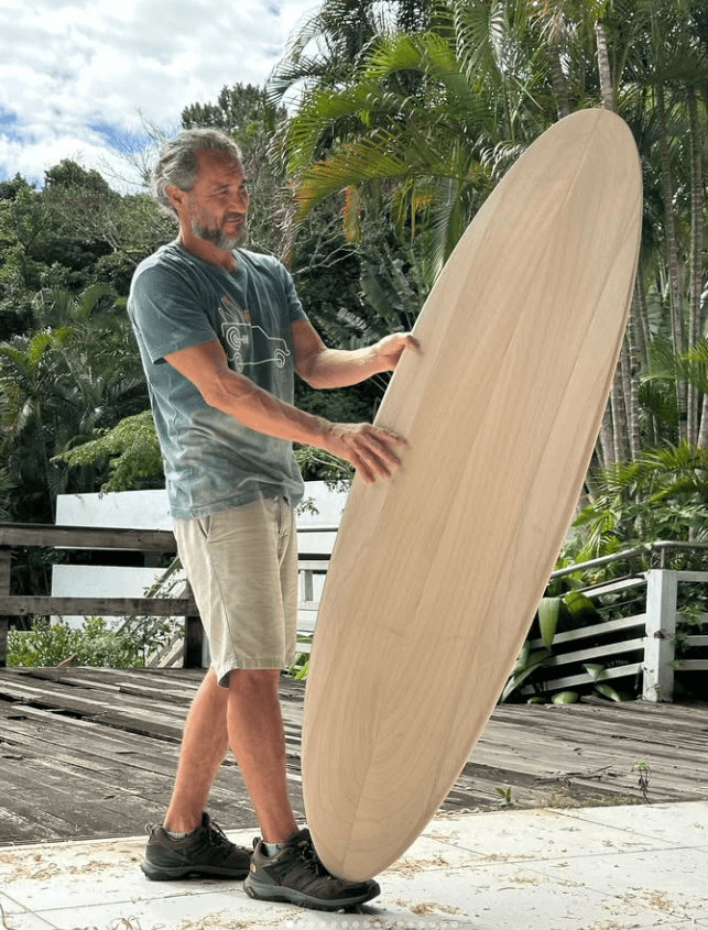 WOODKIT.PRO | WOODKIT.PRO • Build your own surfboard. |7 David Weber in the workshop