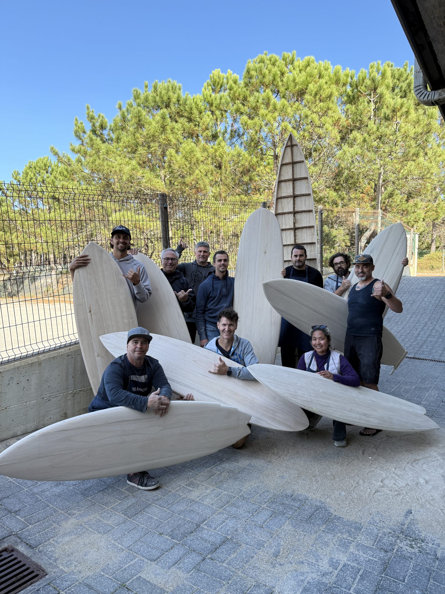 WOODKIT.PRO | WOODKIT.PRO • Build your own surfboard. |1 Workshop participants with their finished boards